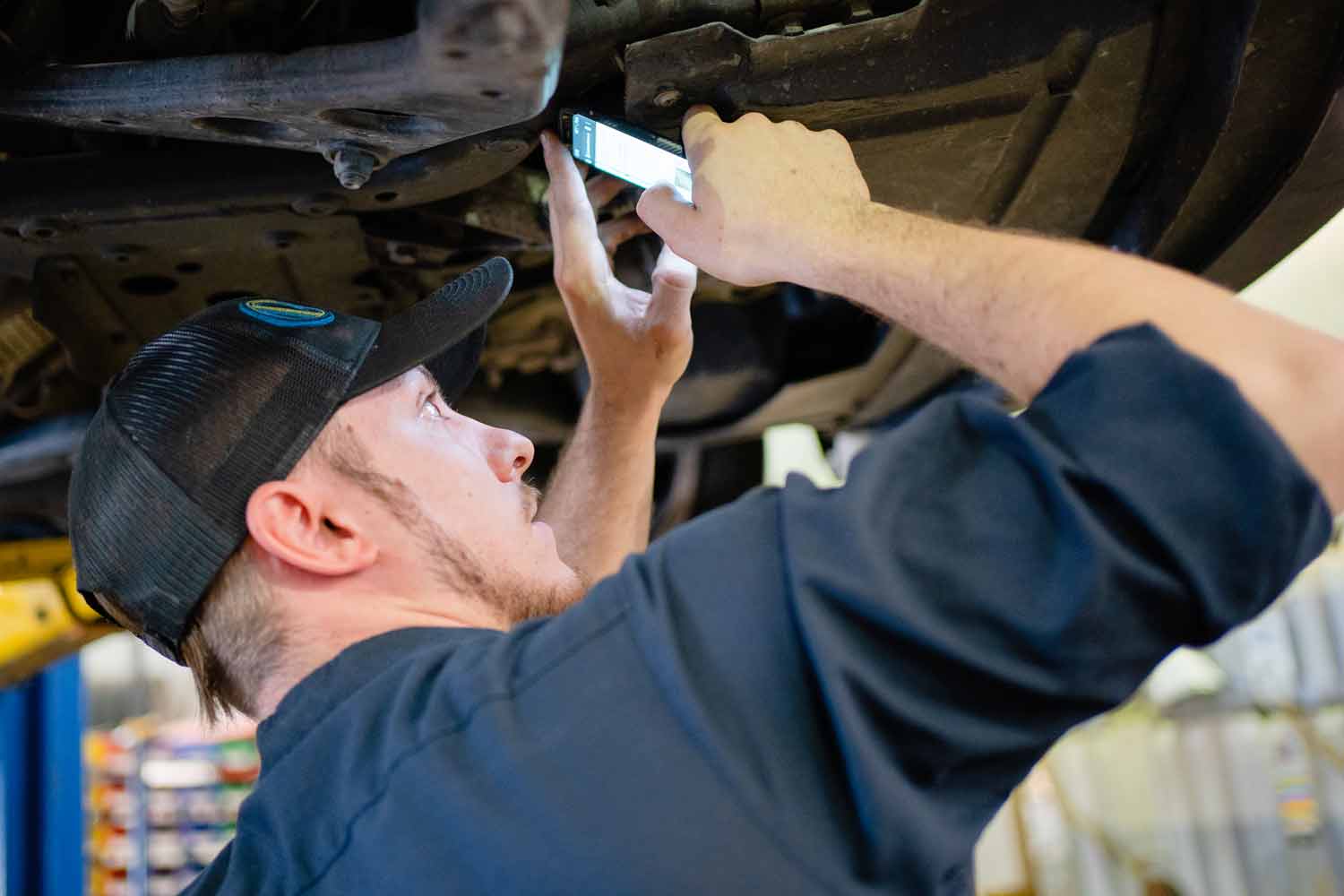 Auto tech using shop ware mobile tech app